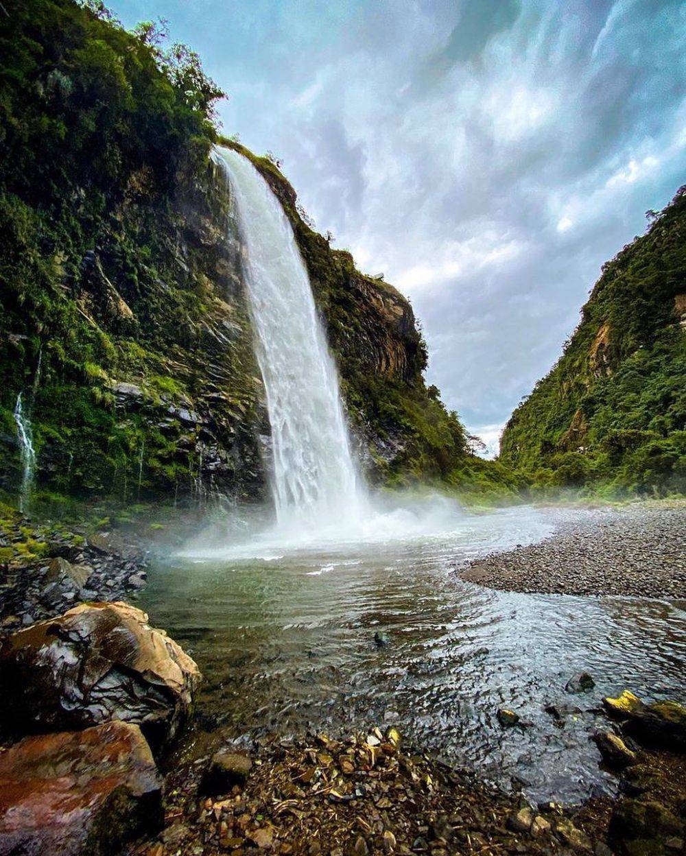 5 Destinasi Wisata Air Terjun Ekuador Terindah yang Membuat Liburan Anda Semakin Mempesona 3