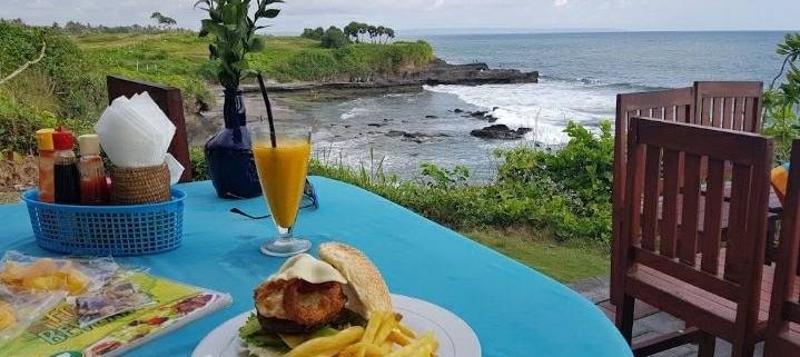 5 Pilihan Tempat Makan Keluarga Pura Tanah Lot, Harga Terjangkau dan Makanan Lezat