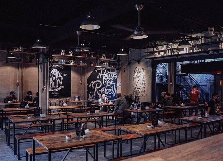 Rekomendasi 7 Kafe Keren Surabaya Dengan Harga Terjangkau untuk Menemani Hangoutmu 5