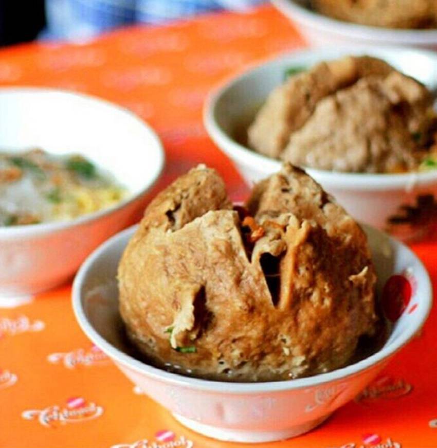 Yakin Kamu Bisa Habiskan Ini 5 Warung Bakso Raksasa Terpopuler Di Indonesia