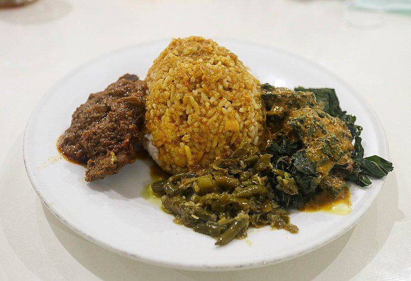 10 Hidden Gem Makanan Tradisional Indonesia di Pinggir Jalan 7