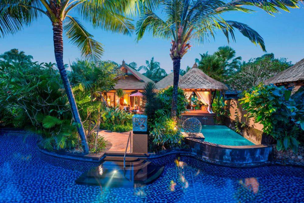 Nikmati Sensasi Menginap di 5 Water Villa Bali Terpopuler 3