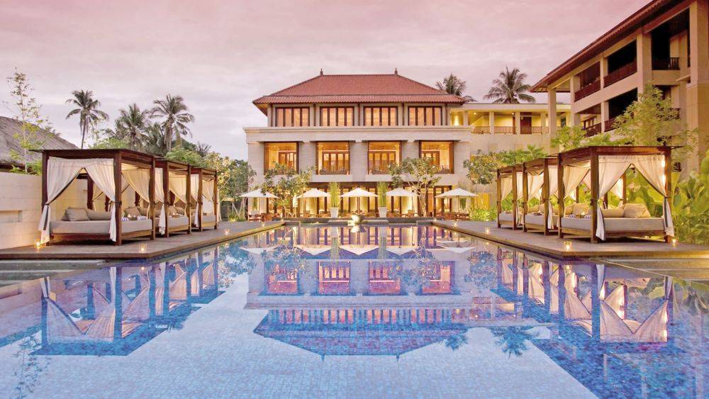 Nikmati Sensasi Menginap di 5 Water Villa Bali Terpopuler 5