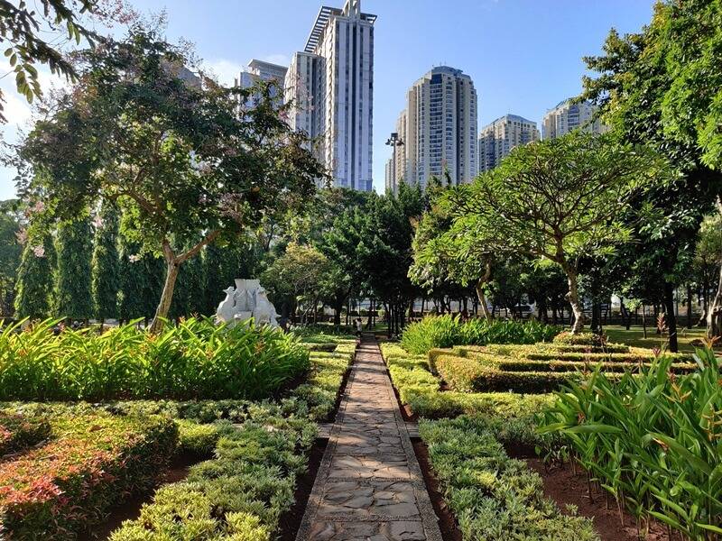 Santai Sambil Berolahraga di 5 Tempat Jogging Jakarta Terbaik 2