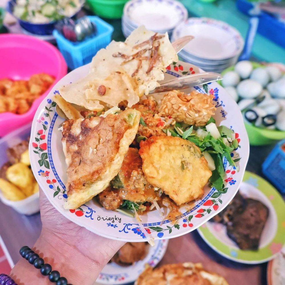 5 Nasi Pecel Terenak Surabaya Dengan Pilihan Lauk Berlimpah 3