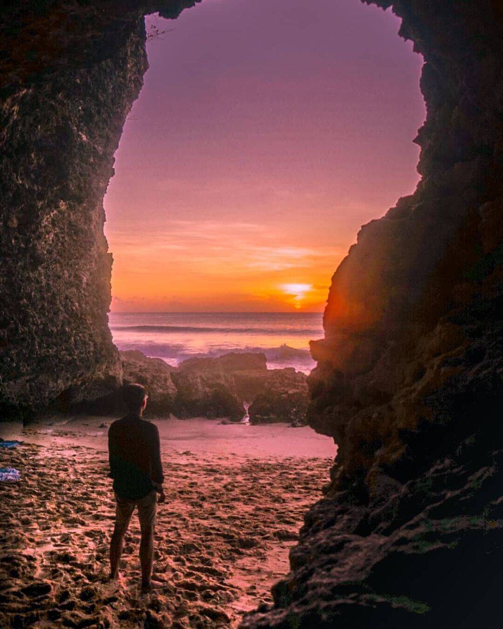 5 Pantai Jimbaran Bali dengan Pemandangan Sunset Paling Spektakuler 5