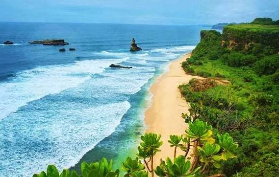 7 Pantai Cantik Pacitan yang Menawarkan Keindahan Alam yang Mempesona 2