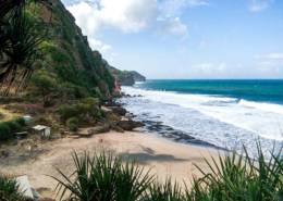 7 Pantai Cantik Pacitan yang Menawarkan Keindahan Alam yang Mempesona 3