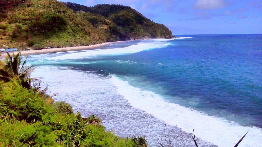 7 Pantai Cantik Pacitan yang Menawarkan Keindahan Alam yang Mempesona 4