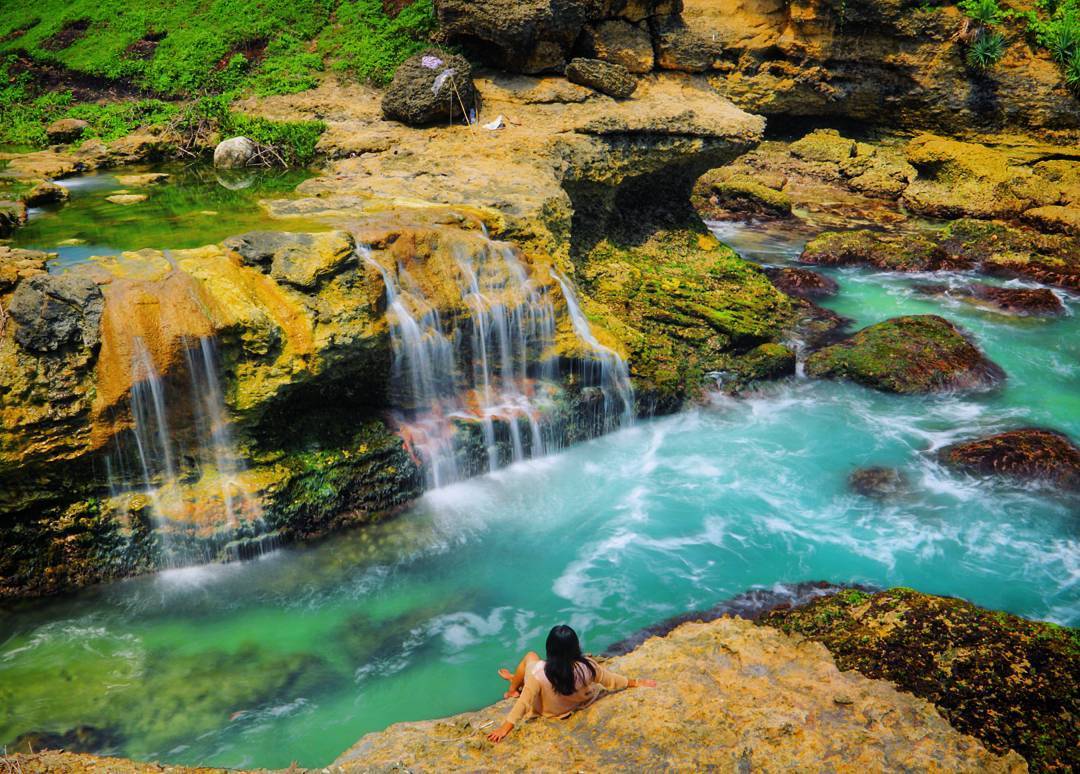 7 Pantai Cantik Pacitan yang Menawarkan Keindahan Alam yang Mempesona 6