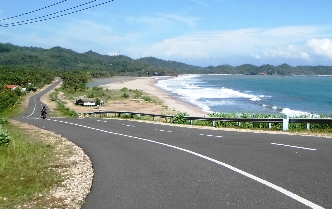 7 Pantai Cantik Pacitan yang Menawarkan Keindahan Alam yang Mempesona 7