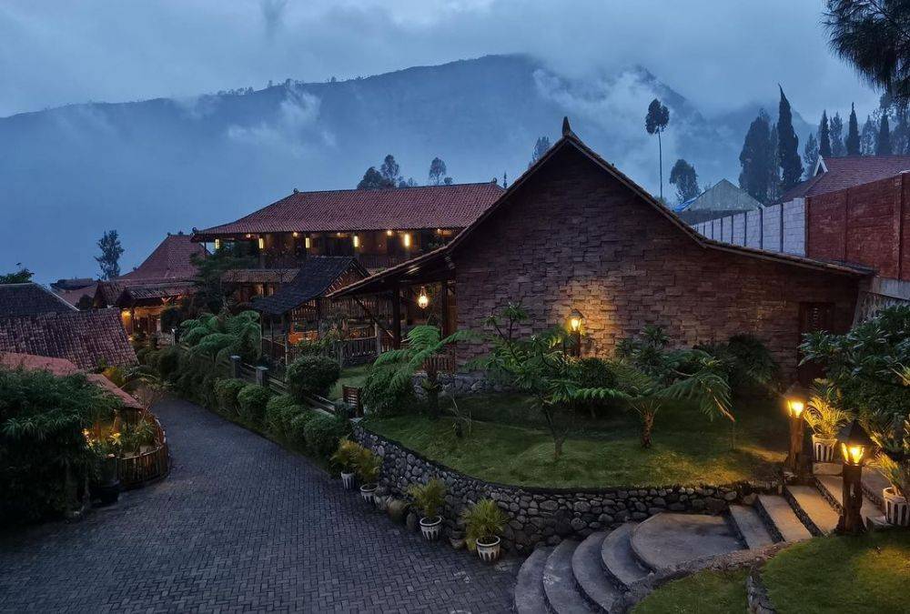 Merindukan Liburan di Alam yang Indah Coba Menginap di 5 Rekomendasi Penginapan Staycation Bromo 2