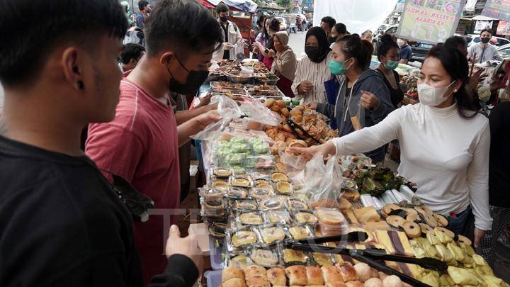 Sambil Menunggu Waktu Berbuka Puasa, 7 Tempat Berburu Takjil Jakarta Yang Bisa Kamu Kunjungi 4