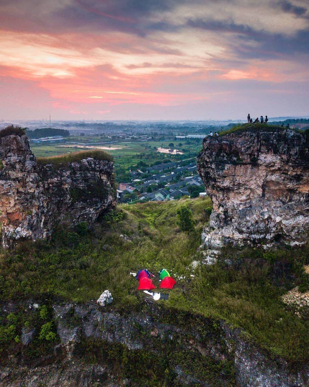 Tidak Hanya Puncak, Ini 7 Tempat Wisata Alam Bogor Terbaik Yang Wajib Kamu Kunjungi