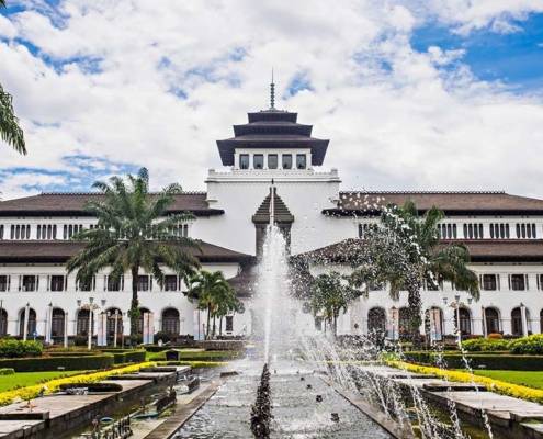 Kunjungi 7 Tempat Ngabuburit Bandung Terbaik Untuk Menanti Azan Magrib 7