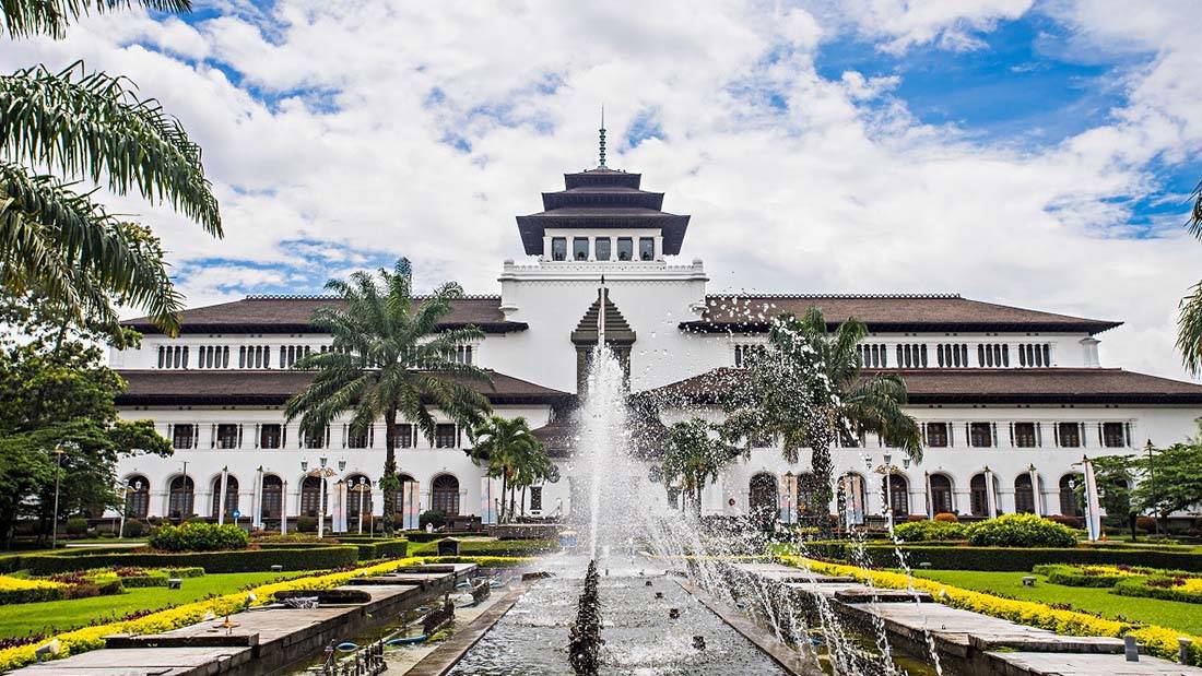 Kunjungi 7 Tempat Ngabuburit Bandung Terbaik Untuk Menanti Azan Magrib 7