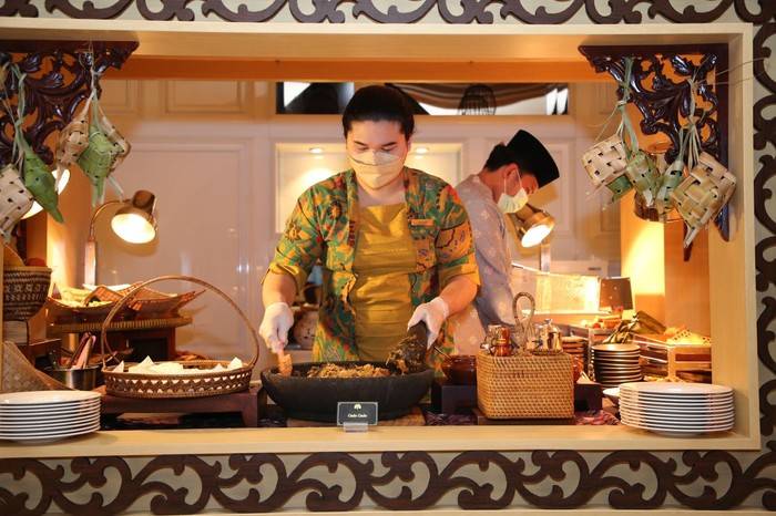 Nikmati Sensasi Berbuka Puasa yang Berbeda dengan Surabi Mewah Foie Gras di Hotel Raffles Jakarta