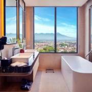 5 Hotel Mewah Malang Dilengkapi Dengan Bathtub, Nikmati Libur Weekend yang Penuh Kenyamanan!