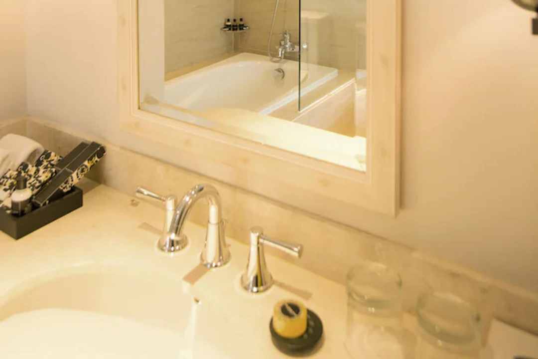 5 Hotel Mewah Malang Dilengkapi Dengan Bathtub, Nikmati Libur Weekend yang Penuh Kenyamanan! 2