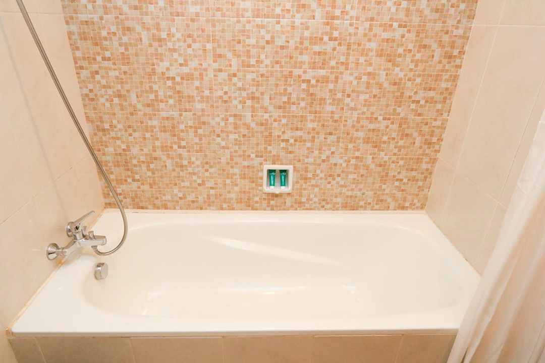 5 Hotel Mewah Malang Dilengkapi Dengan Bathtub, Nikmati Libur Weekend yang Penuh Kenyamanan! 5