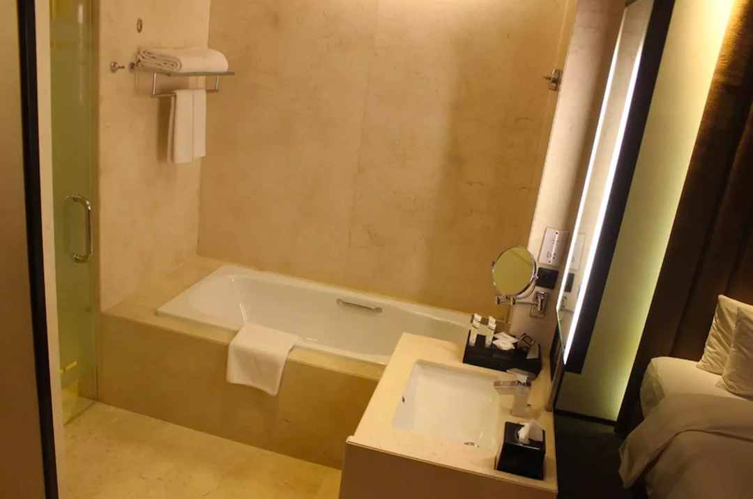 5 Hotel Semarang Terbaik Dengan Fasilitas Bathtub Yang Dijamin Bikin Betah 3