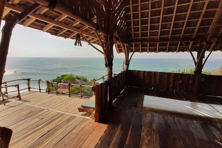 5 Rekomendasi Hotel Jogja dengan Infinity Pool View Laut yang Breathtaking 2