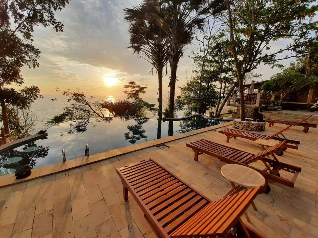 5 Rekomendasi Hotel Jogja dengan Infinity Pool View Laut yang Breathtaking 3