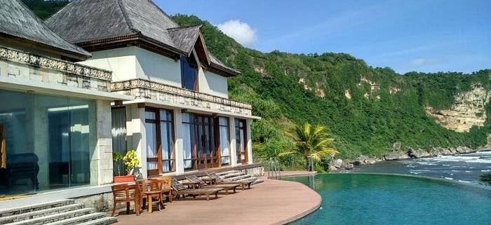 5 Rekomendasi Hotel Jogja dengan Infinity Pool View Laut yang Breathtaking 5