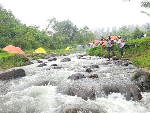 7 Destinasi Camping Pinggir Sungai Berikan Pengalaman Refreshing Tak Terlupakan 2