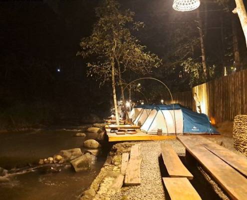 7 Destinasi Camping Pinggir Sungai Berikan Pengalaman Refreshing Tak Terlupakan