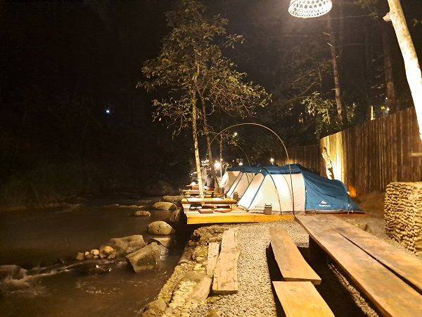7 Destinasi Camping Pinggir Sungai Berikan Pengalaman Refreshing Tak Terlupakan