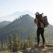 Cuaca Terik Ini Dia 5 Barang yang Harus Ada dalam Tas Traveling Kamu 4