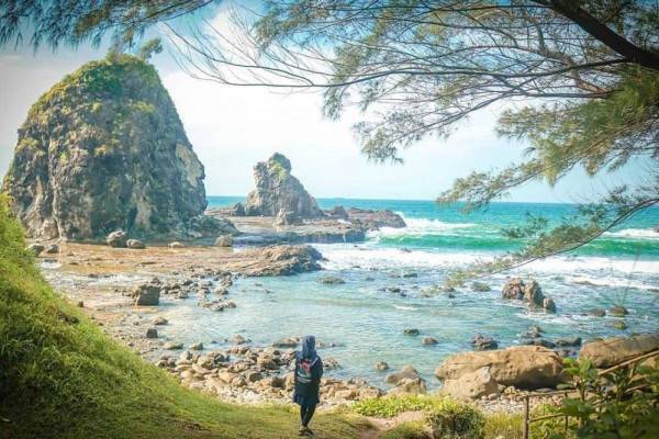 Menikmati Sunset di 6 Pantai Gunungkidul Tersembunyi Yang Indah Dan Mempesona 3