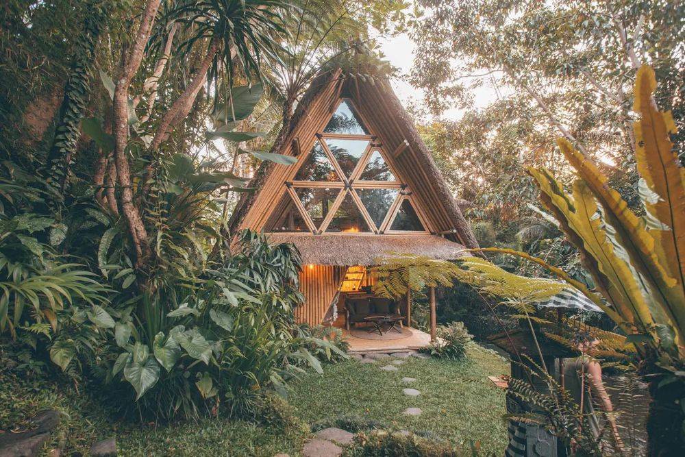 Merasakan Nuansa Alam Bali di 5 Hotel Bambu Bali Yang Terkenal Dan Tak Terlupakan 4