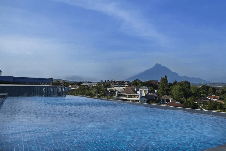 Nikmati Liburan Luar Biasa Di 5 Hotel Semarang Dengan Kolam Renang Infinity Pool Di Rooftop 3