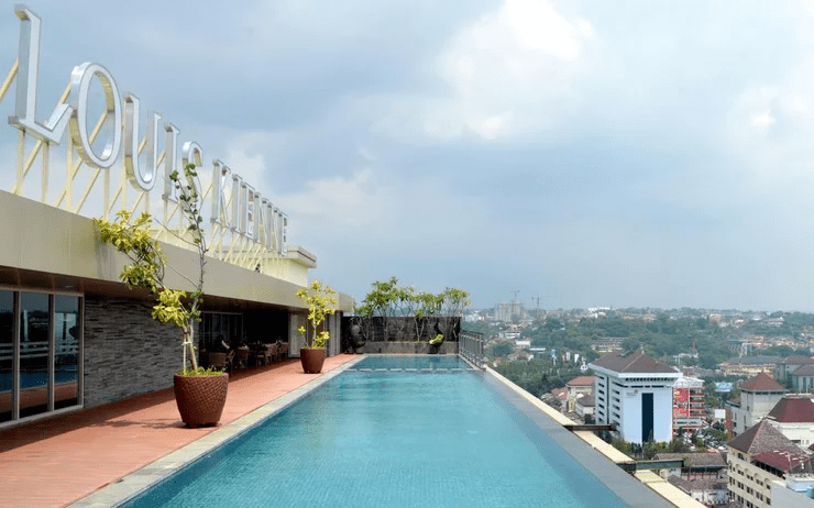 Nikmati Liburan Luar Biasa Di 5 Hotel Semarang Dengan Kolam Renang Infinity Pool Di Rooftop 4