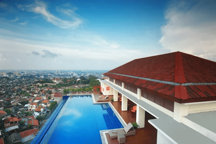 Nikmati Liburan Luar Biasa Di 5 Hotel Semarang Dengan Kolam Renang Infinity Pool Di Rooftop