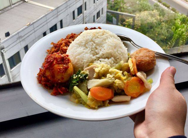 Tak Cuma Enak, 5 Tempat Makan Siang Jakarta Ini Juga Ramah Kantong