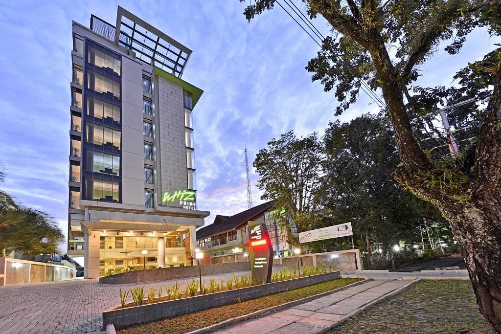 5 Rekomendasi Hotel Terbaik Di Padang dengan Fasilitas Kolam Renang 2