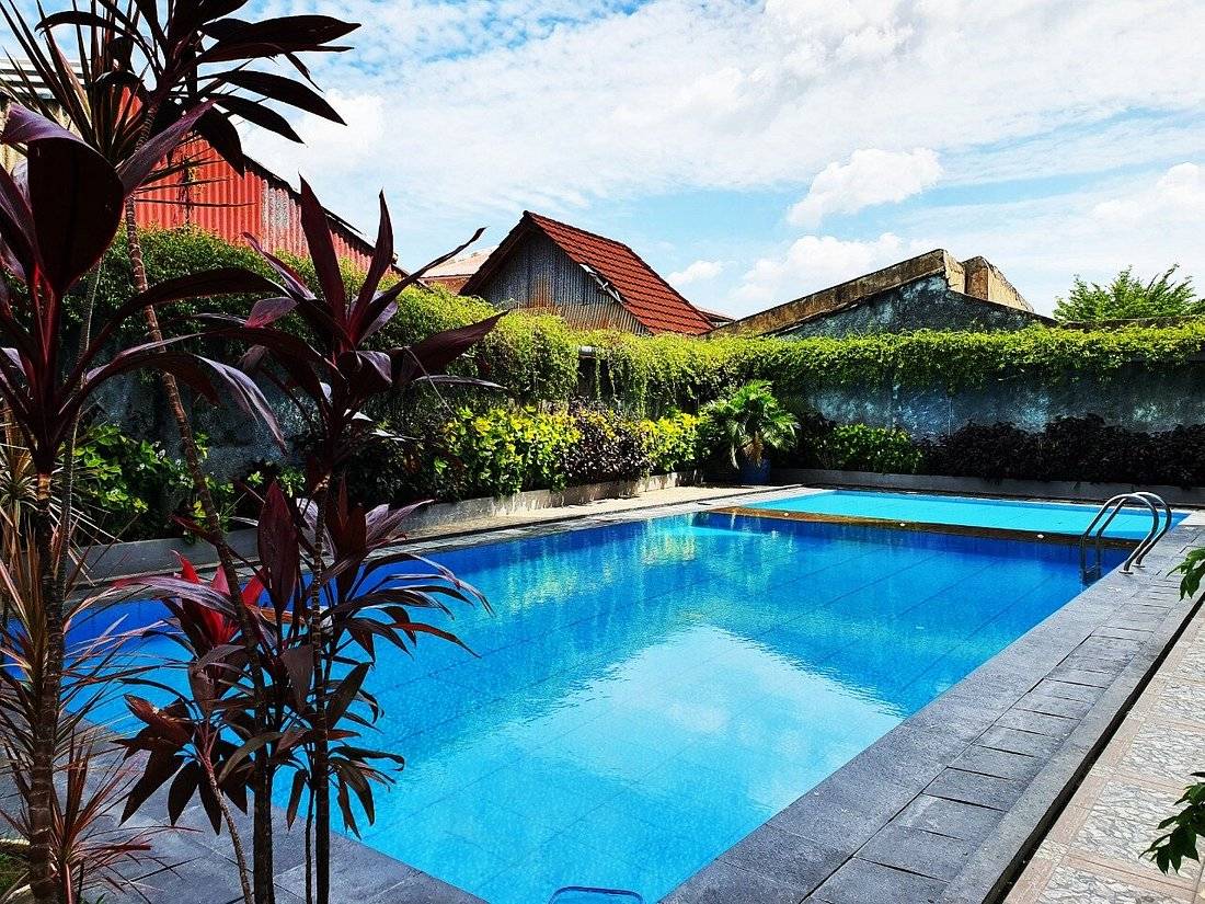 5 Rekomendasi Hotel Terbaik Di Padang dengan Fasilitas Kolam Renang 3