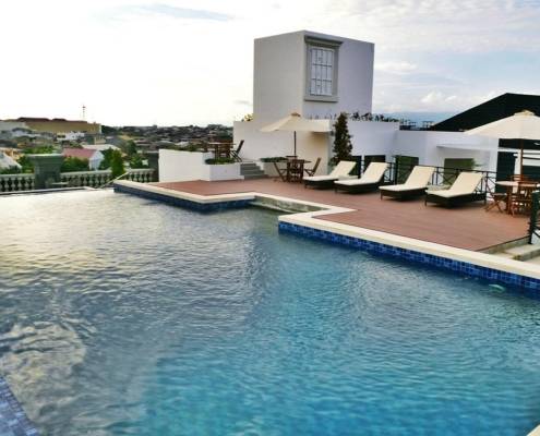 5 Rekomendasi Hotel Terbaik Di Padang dengan Fasilitas Kolam Renang 5