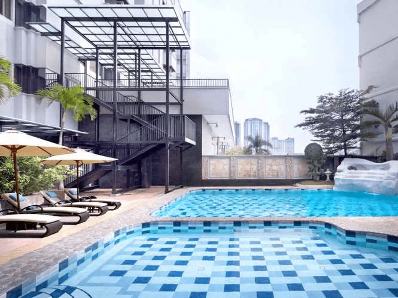7 Hotel Mewah Medan Dengan Fasilitas Rooftop Pool Terbaik! 3