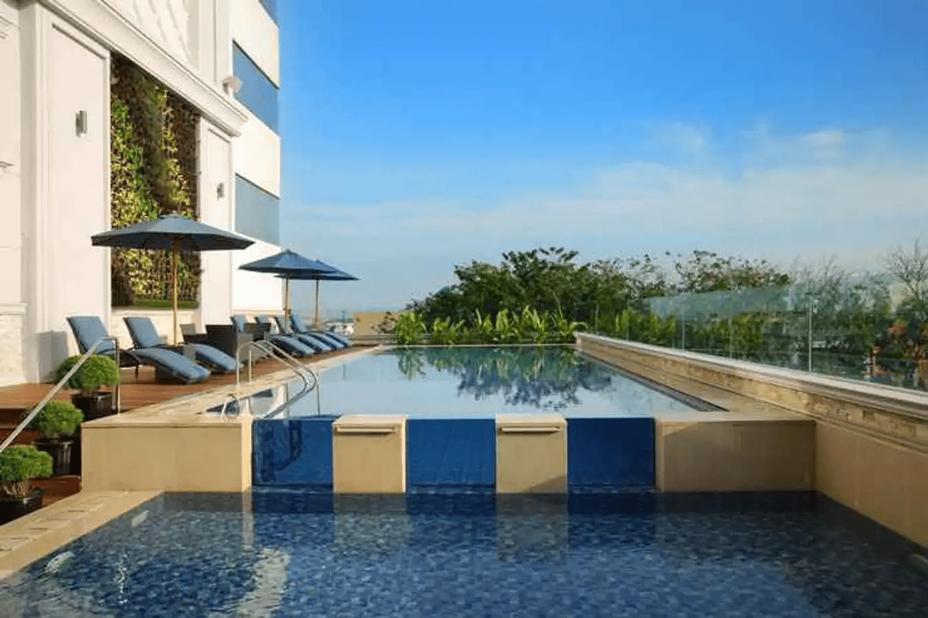 7 Hotel Mewah Medan Dengan Fasilitas Rooftop Pool Terbaik! 4