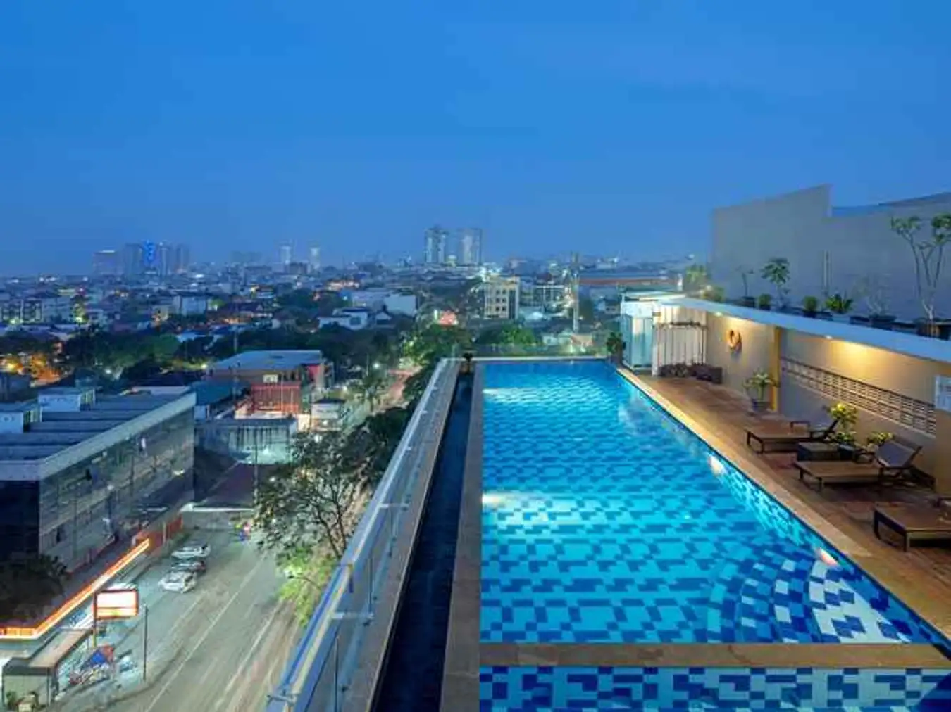 7 Hotel Mewah Medan Dengan Fasilitas Rooftop Pool Terbaik!