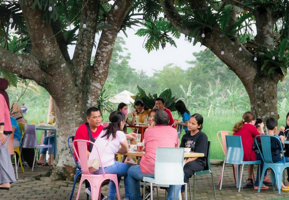 5 Tempat Makan Salatiga yang Menawarkan Pemandangan Memukau untuk Bersantap 3