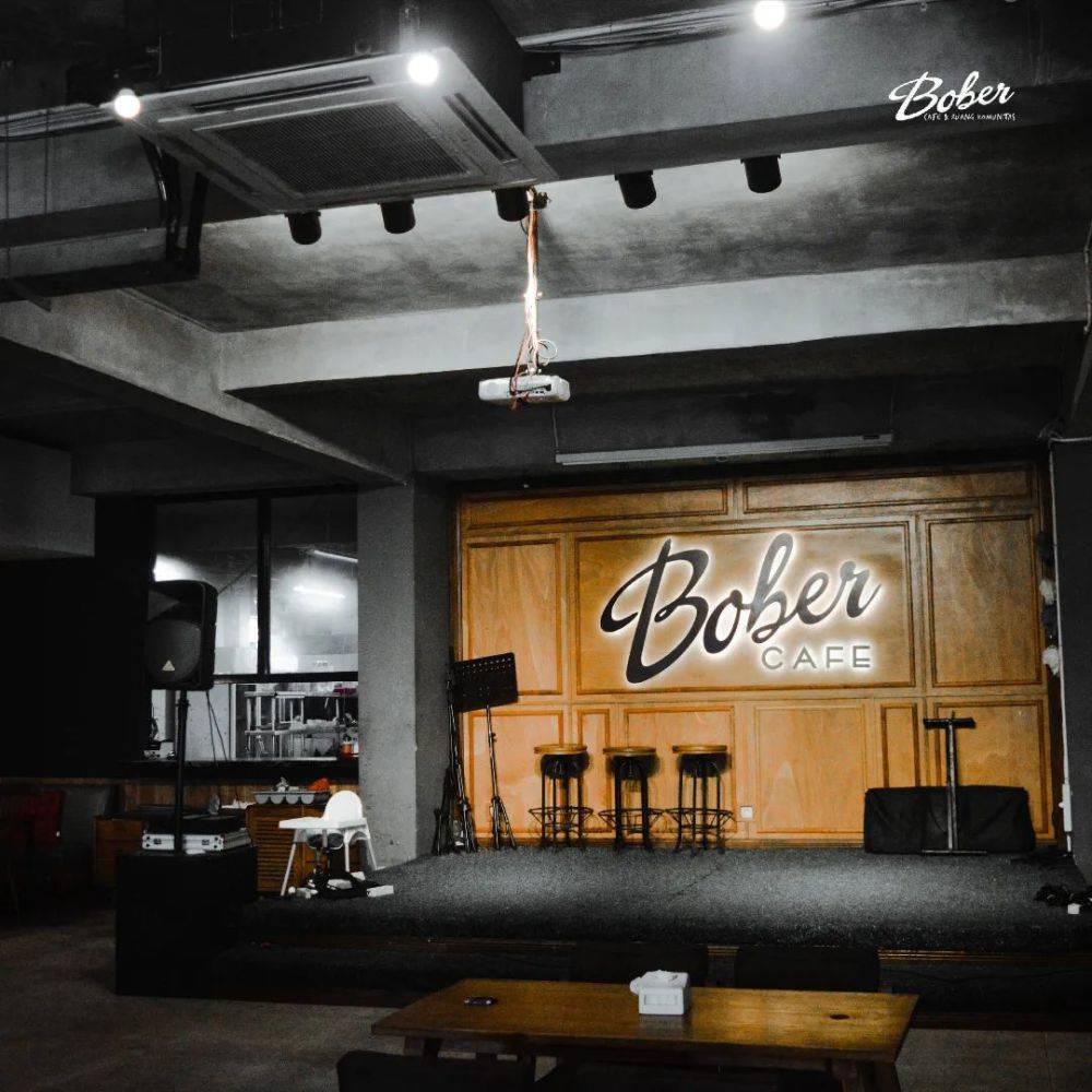 5 Kafe Live Music Surabaya Yang Bikin Kamu Betah Nongkrong