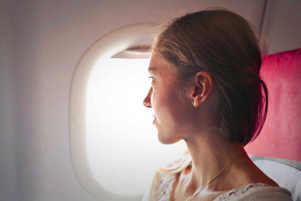 5 Tips Traveling Terbaik untuk Menikmati Kursi Tengah di Pesawat dengan Nyaman 3