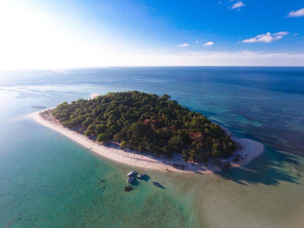 6 Tempat Wisata Kepulauan Derawan Surga Tropis yang Tak Boleh Dilewatkan 3