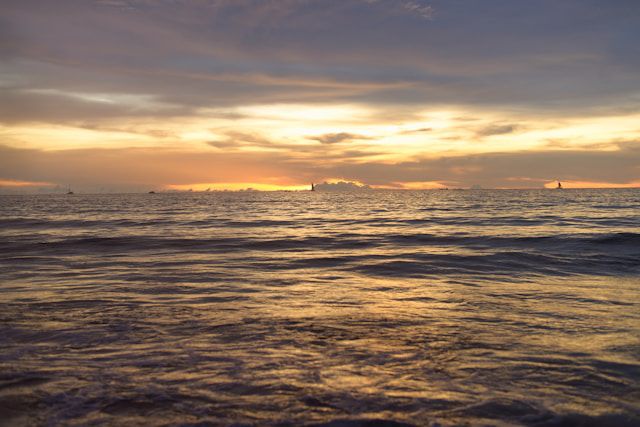 5 Wisata Pantai Phuket yang Menawarkan Sunset Paling Indah 2